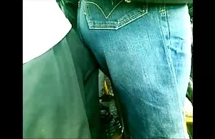 Thổi kèn từ hàng xóm ...