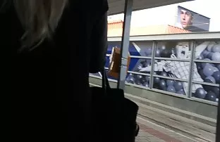 Hậu môn cô gái ba ng ...