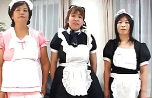 Sau một nữ sinh viên ...