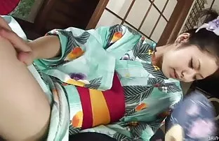 Chồng mời bạn bè của ...
