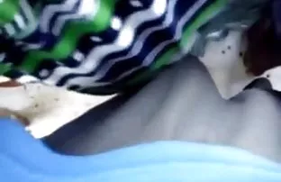 Cô gái tóc vàng với  ...