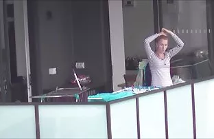 Camera chụp cô gái t ...