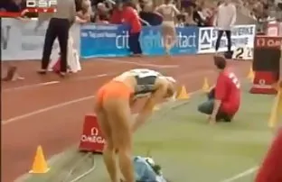 Nhát cô gái tắm