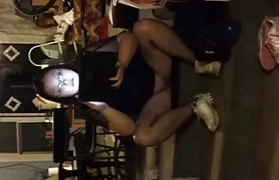 Đưa mũ trên đầu vú,  ...