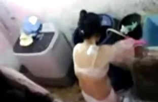 Cô gái tóc vàng một  ...