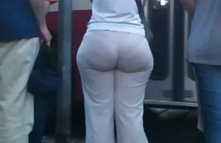 Cô gái và ngón tay v ...