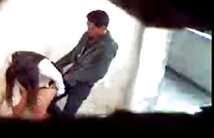 Cắt khiêu dâm vào bấ ...