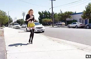 Ngồi lỗ trên mặt buộ ...